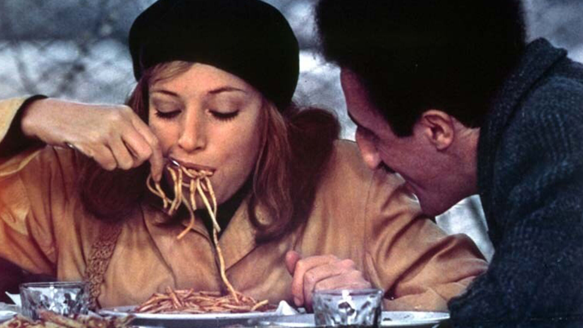 Monica Vitti as Teresa eating spaguetti in Teresa the Thief