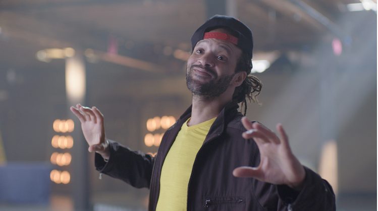 Savion Glover dancing