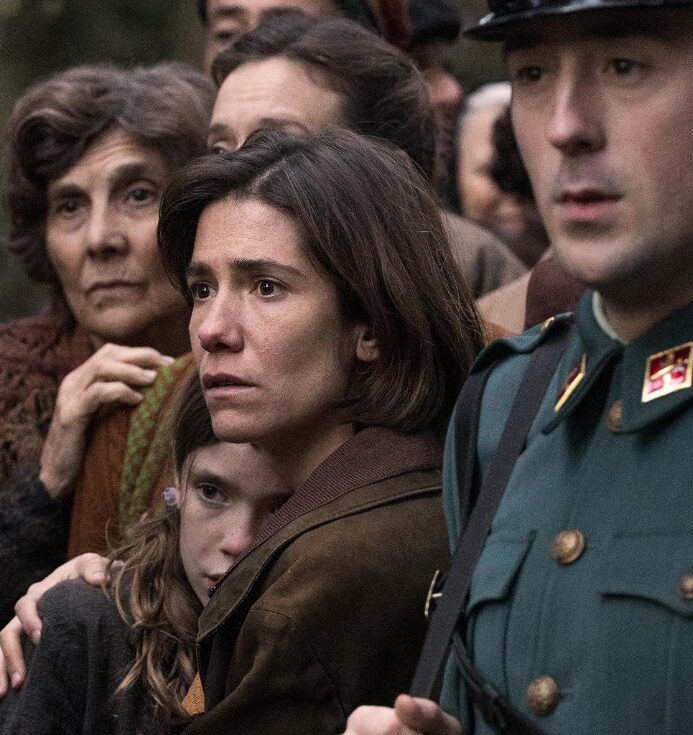 Bruna Cusi protects Jewish child.